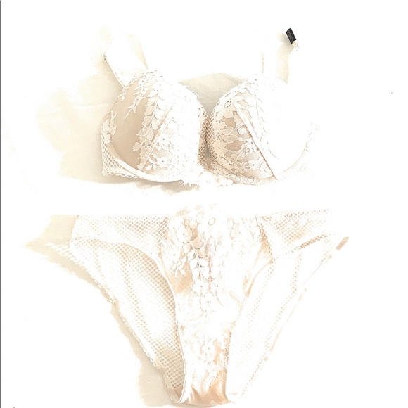 Victoria’s Secret 32D medium ivory bra set new